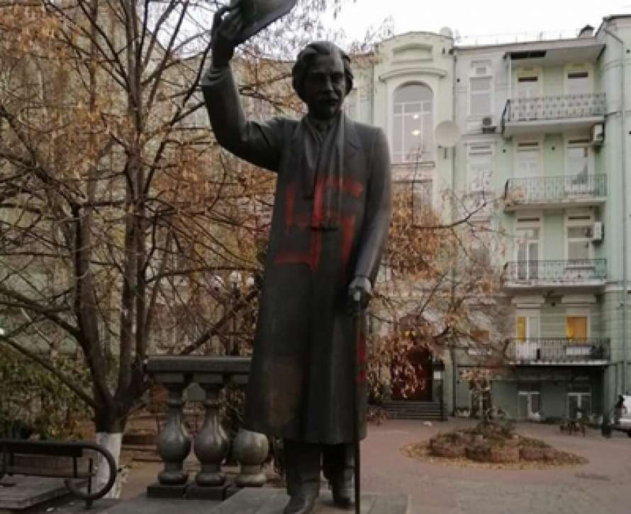 памятник Киев